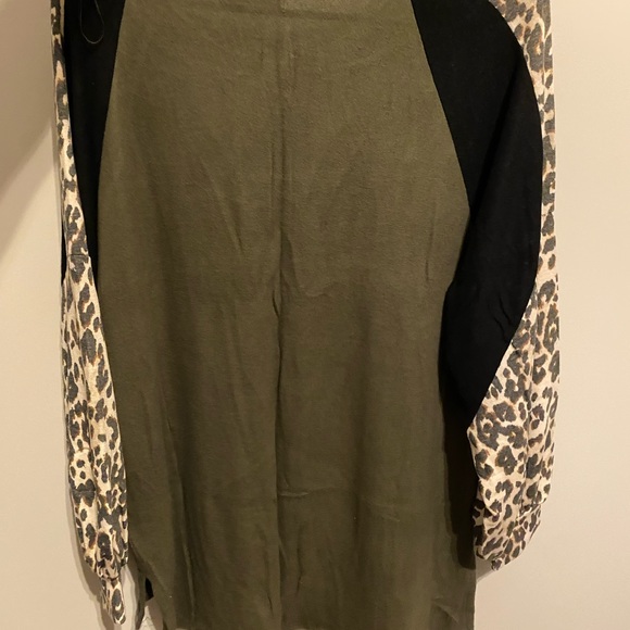 ❣️NWT OLIVE & LEOPARD TOP❣️ - Picture 2 of 5